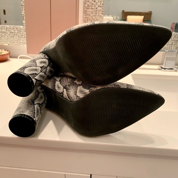 Black, Grey and White Faux Snake Skin Boots Size 8.5 Womens - Picture 6 of 6